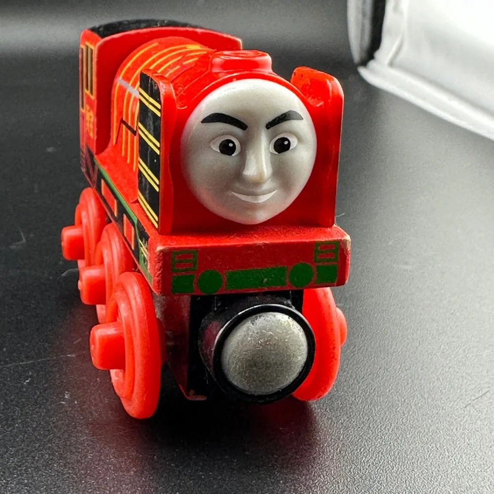 Thomas & Friends Wood Yong Bao Wooden‎ Railway Engine Mattel Red Train 2012